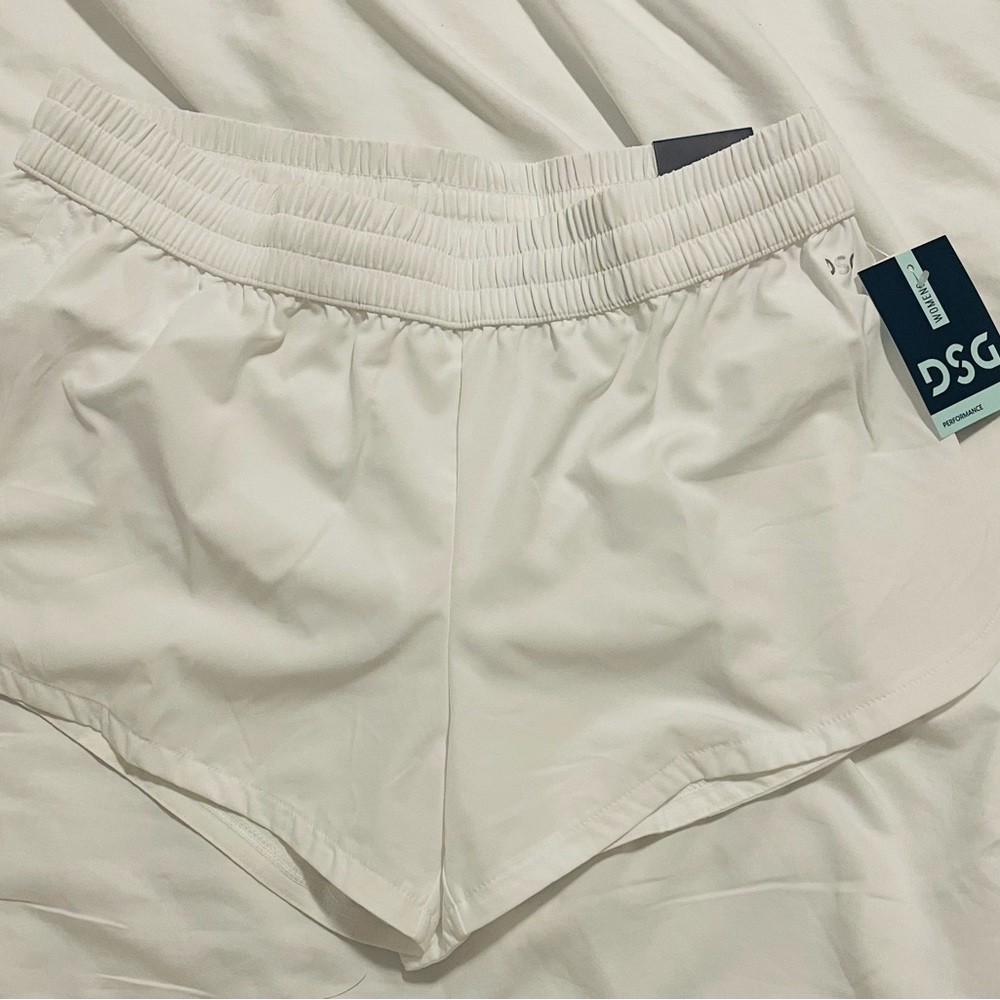DSG NWT Mid Rise Stride Run Short Size Medium